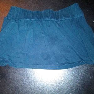2 pairs of black shorts / skort